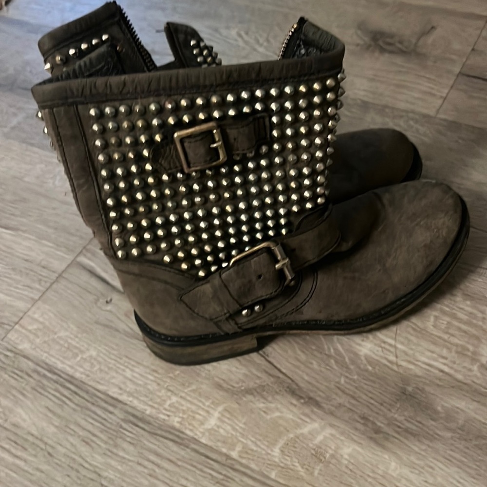 Steve Madden Monica studded moto boots gray